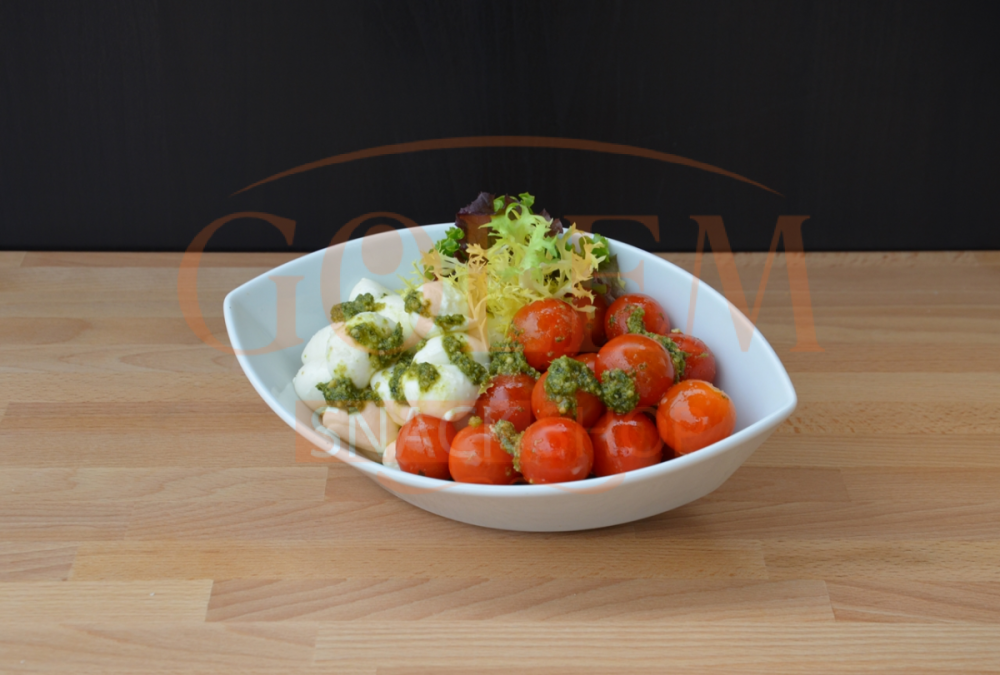 CAPRESE – cherry rajčátka, baby mozzarellka a bazalkové pesto