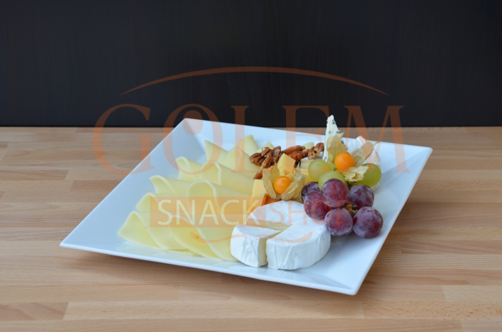Tuzemská sýrová mísa s vlašskými ořechy a hroznovým vínem 500 g