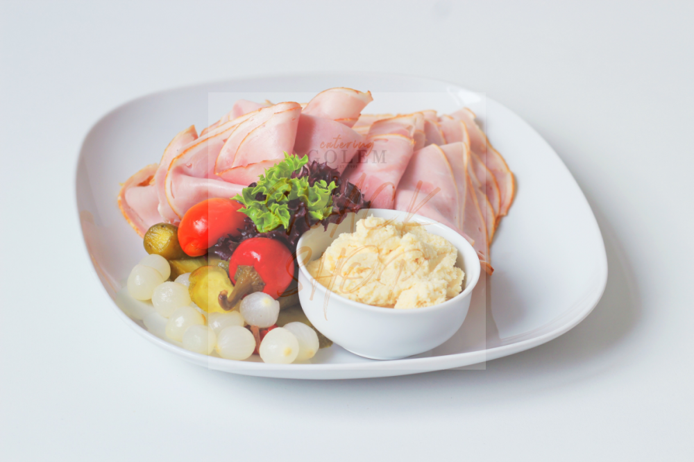 Pražská šunka od kosti s mandlovým křenem 1000 g