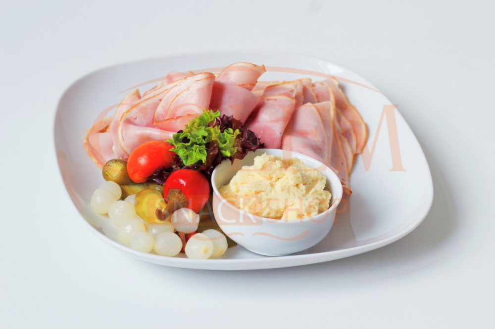 Pražská šunka od kosti s mandlovým křenem 500 g